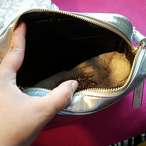 NWT VS CROSSBODY PURSE! - Picture 4 of 6